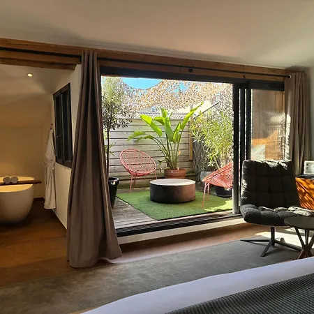 Casa Blanca Bed & Breakfast 4*