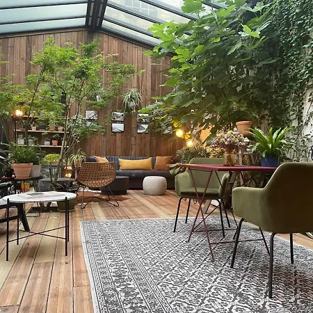 לינה וארוחת בוקר Casa Blanca 4*