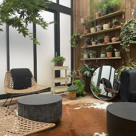 לינה וארוחת בוקר Casa Blanca 4*