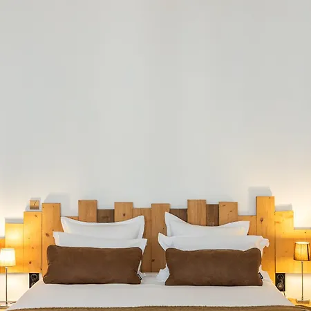 לינה וארוחת בוקר Casa Blanca 4*